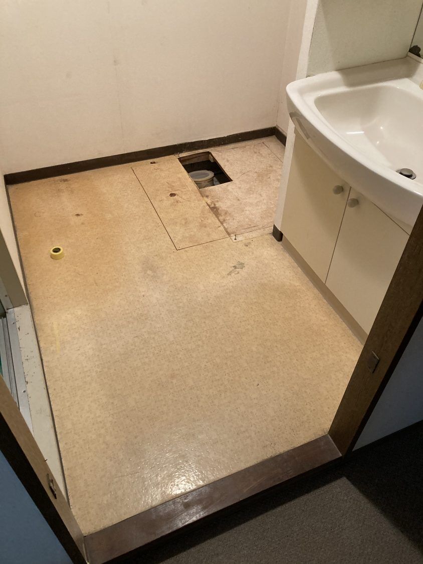 大阪市住吉区 某マンション床CFシート貼替工事！