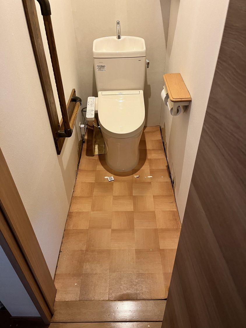 大阪市生野区  トイレCFシート貼り替え工事( ᴖ ·̫ ᴖ )