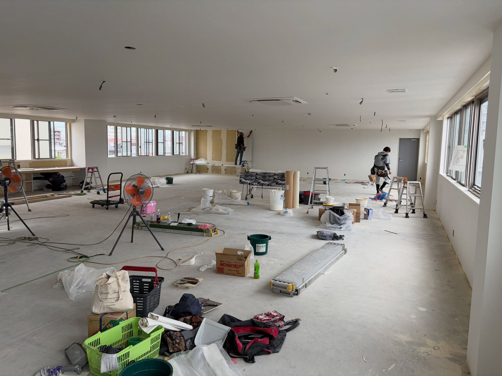 壁紙を変えるだけで、お部屋の印象がぐっと変わります